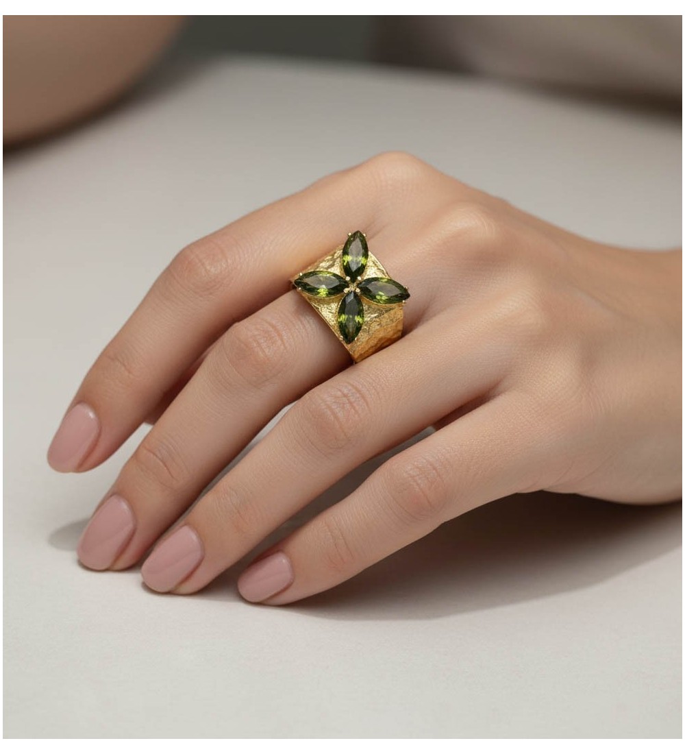 Anillo Topsilver de plata dorada para mujer con piedras verdes