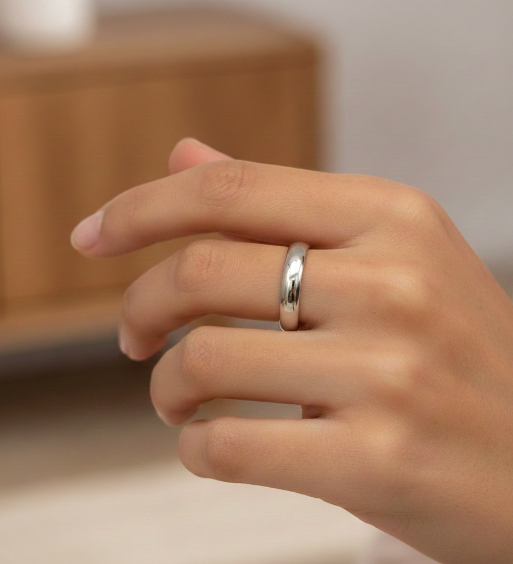 Alianza de boda unisex de plata de media caña clásica de 4 mm