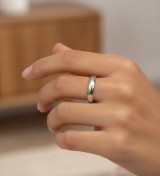 Alianza de boda unisex de plata de media caña clásica de 4 mm