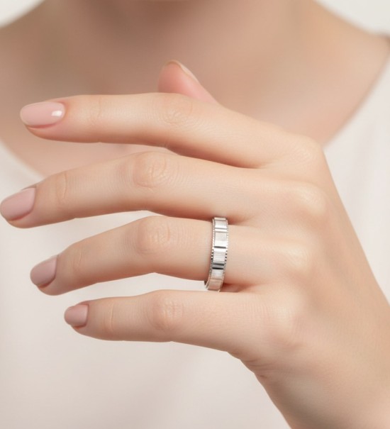 Alianza de boda unisex de plata con elegante textura grabada de 4 mm