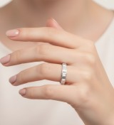 Alianza de boda unisex de plata con elegante textura grabada de 4 mm