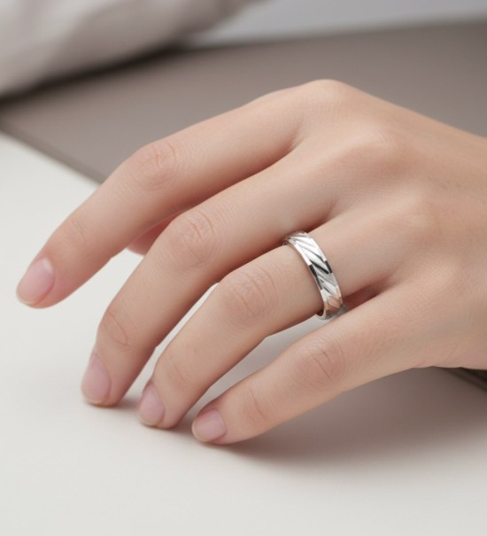 Alianza de plata de boda unisex de 4 mm con acabado texturizado