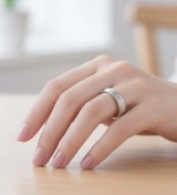 Anillo alianza de plata de boda unisex con textura elegante de 4 mm