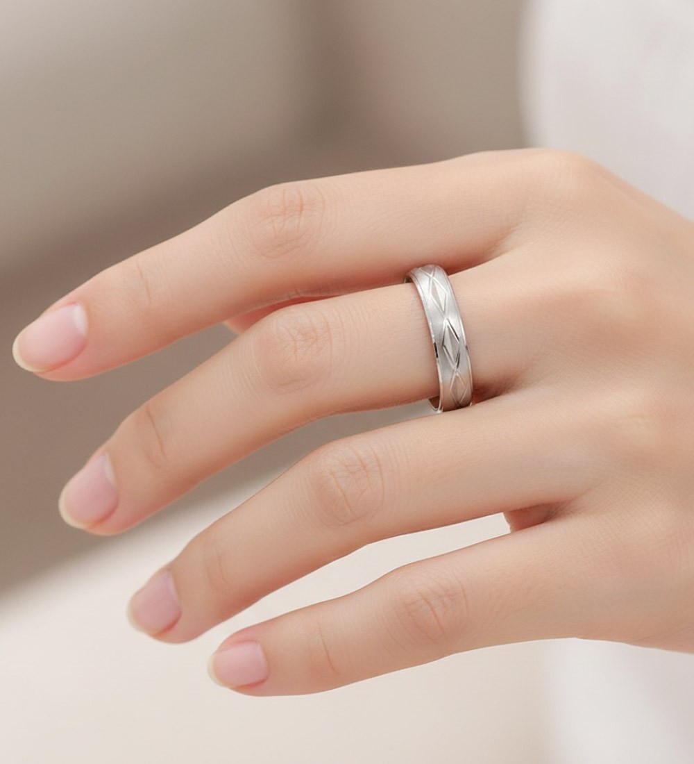 Alianza de plata de boda unisex de 4 mm con elegante acabado texturizado