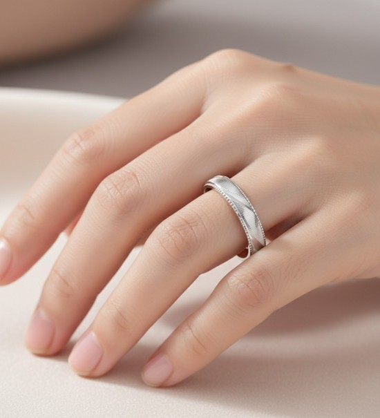 Alianza de plata de boda unisex de 4 mm con elegante textura ondulada