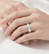 Anillo alianza de plata de boda unisex con textura elegante de 4 mm