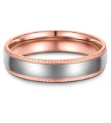 Anell d’aliança de titani bicolor amb acabat raspallat i interior en to or rosa 14k, disseny unisex modern i resistent
