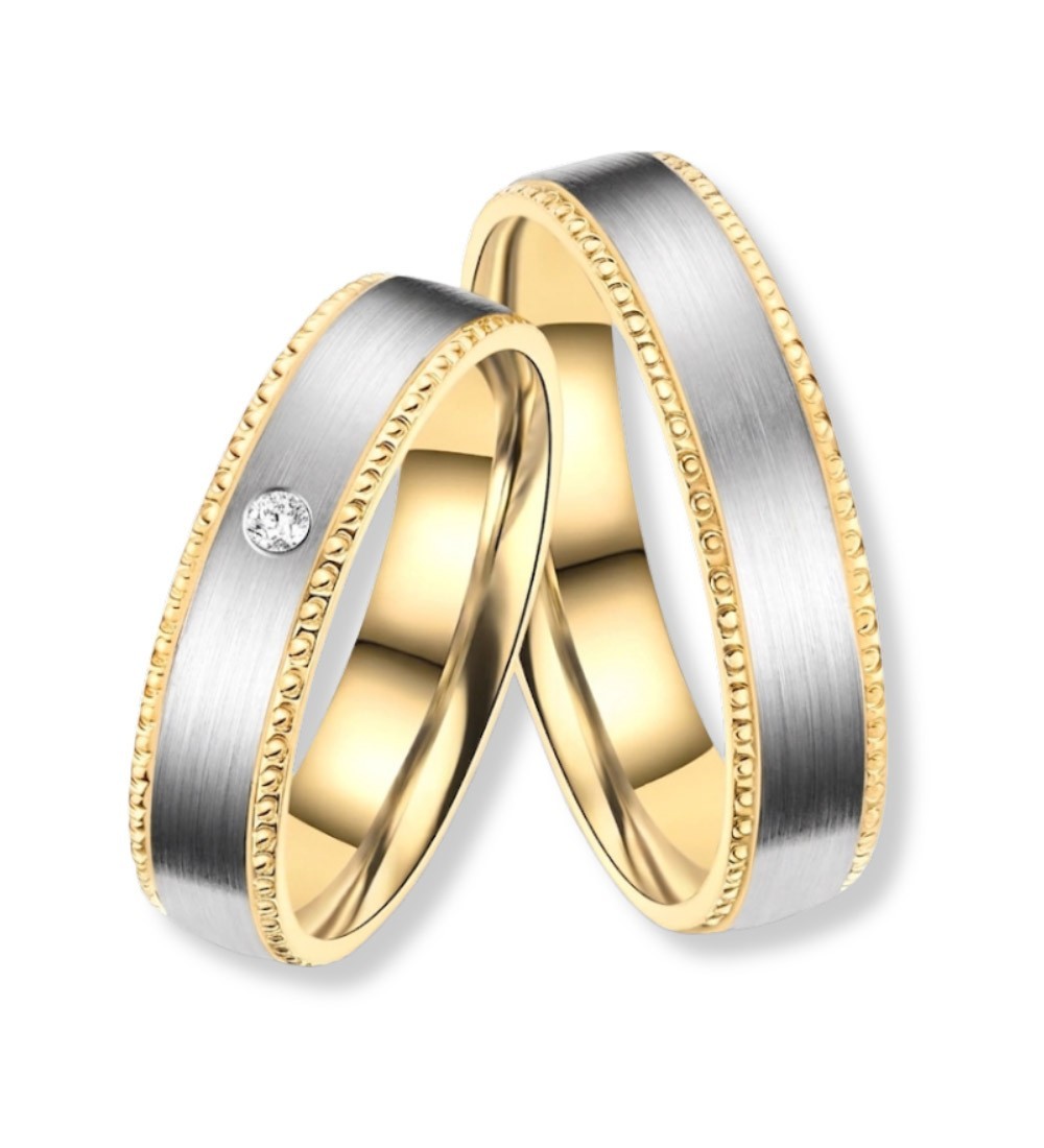 Anillo alianza de titanio bicolor con acabado cepillado y interior IP dorado 14k, diseño moderno unisex resistente