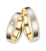 Anillo alianza de titanio bicolor con acabado cepillado y interior IP dorado 14k, diseño moderno unisex resistente