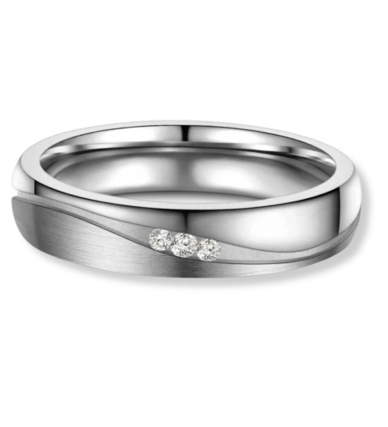 Anillo de alianza para mujer de titanio con acabado pulido y zirconitas incrustadas, diseño moderno y elegante