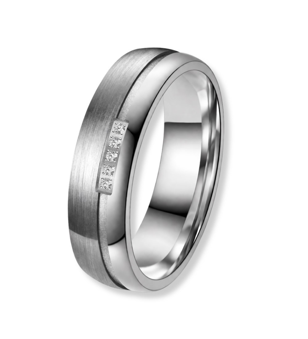 Anillo de alianza para mujer de titanio con acabado mate y brillante y detalle de circonitas incrustadas
