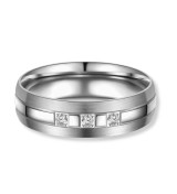 Anillo alianza de mujer en titanio con acabado mate y circonitas incrustadas elegantes