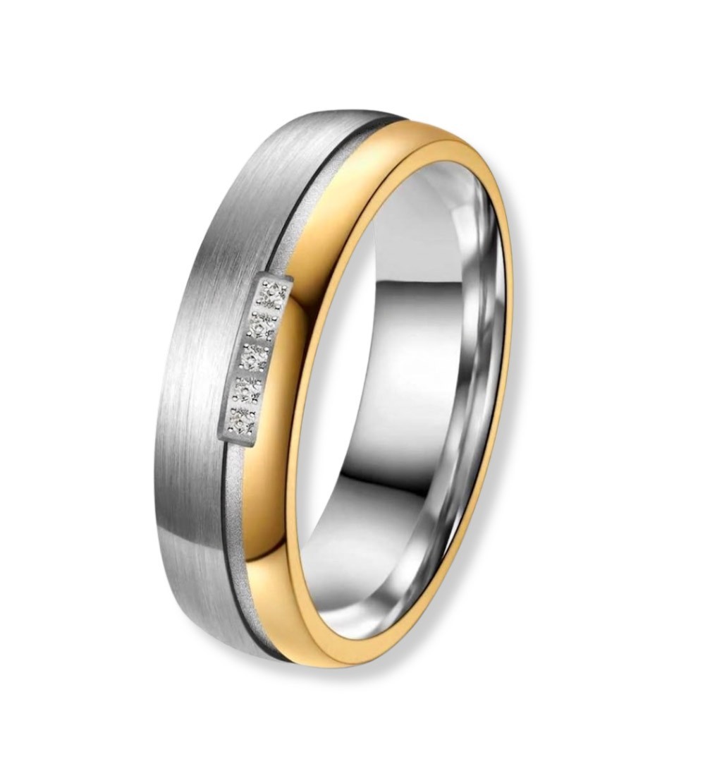 Anillo alianza de mujer en titanio bicolor con acabado IP dorado 14k y circonitas brillantes, diseño elegante y moderno