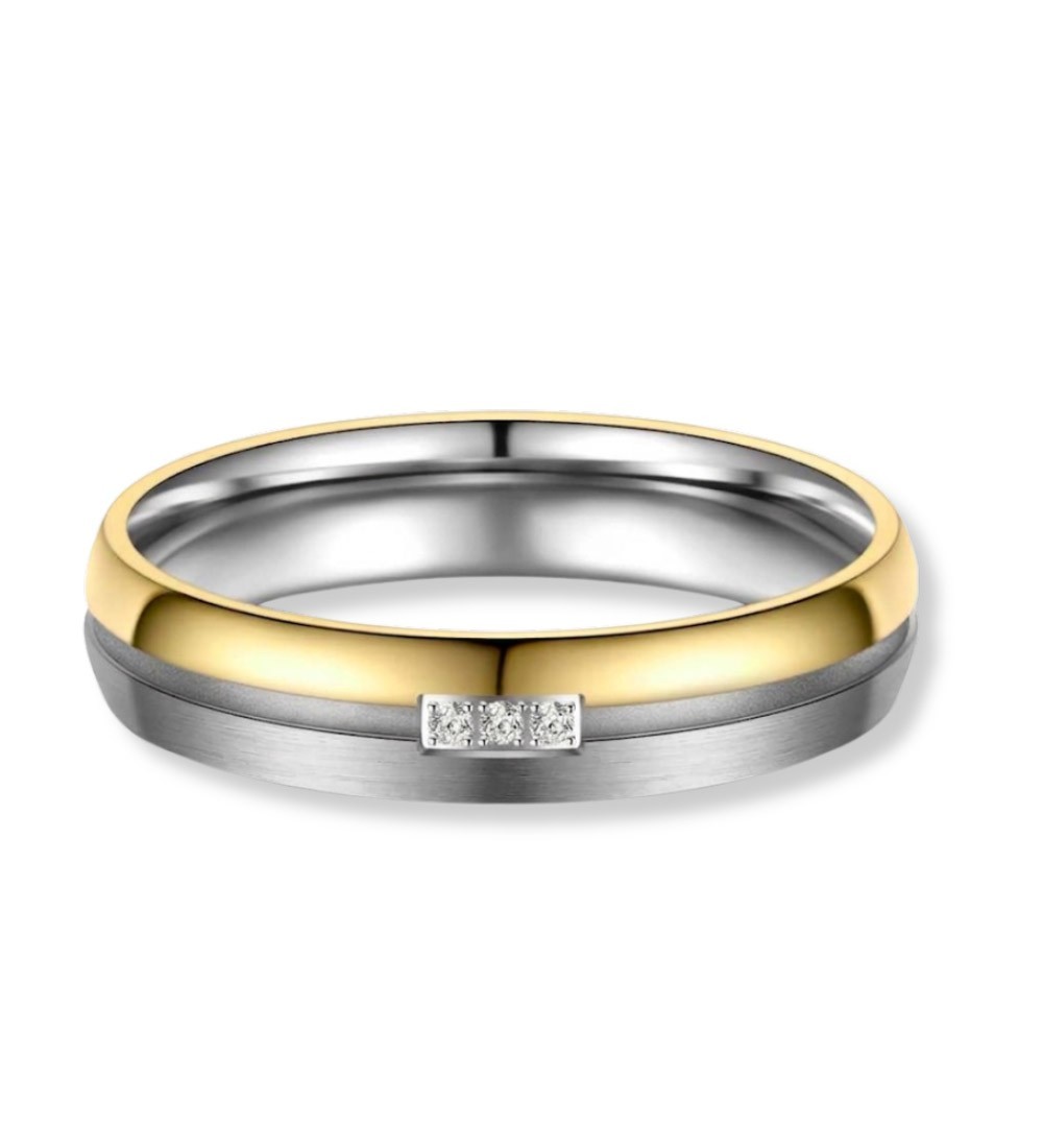 Anillo alianza de titanio bicolor con acabado IP oro 14k y zirconitas incrustadas para mujer