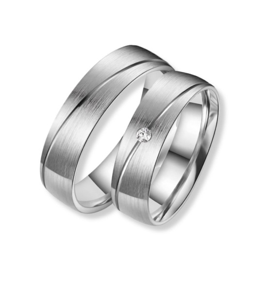 Anillo alianza de mujer en titanio con acabado mate y zirconita incrustada, diseño moderno y minimalista