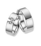 Anillo de alianza para mujer de titanio con circonitas brillantes y acabado pulido moderno