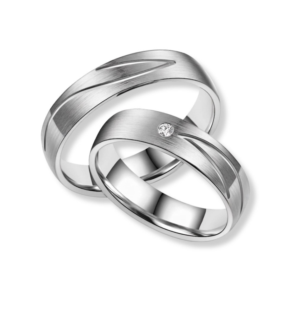 Anillo de alianza para mujer de titanio con acabado mate y circonita brillante incrustada