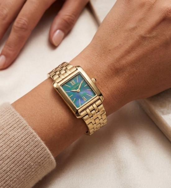Reloj Viceroy para mujer dorado IP con esfera de nácar verde y diseño elegante rectangular