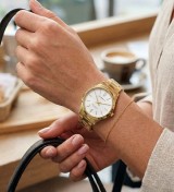 Reloj Viceroy para mujer dorado IP con esfera blanca y correa metálica elegante