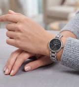 Reloj Viceroy para mujer con cadena de acero inoxidable y esfera negra elegante