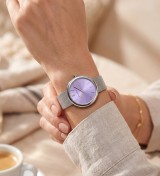 Reloj Viceroy para mujer con esfera lila y correa milanesa de acero inoxidable elegante