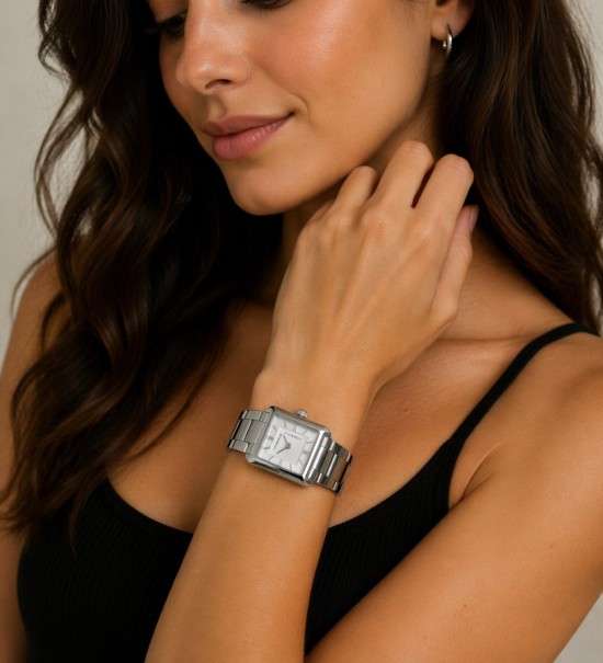 Reloj Viceroy de mujer cuadrado con cadena de acero plateado y esfera minimalista elegante