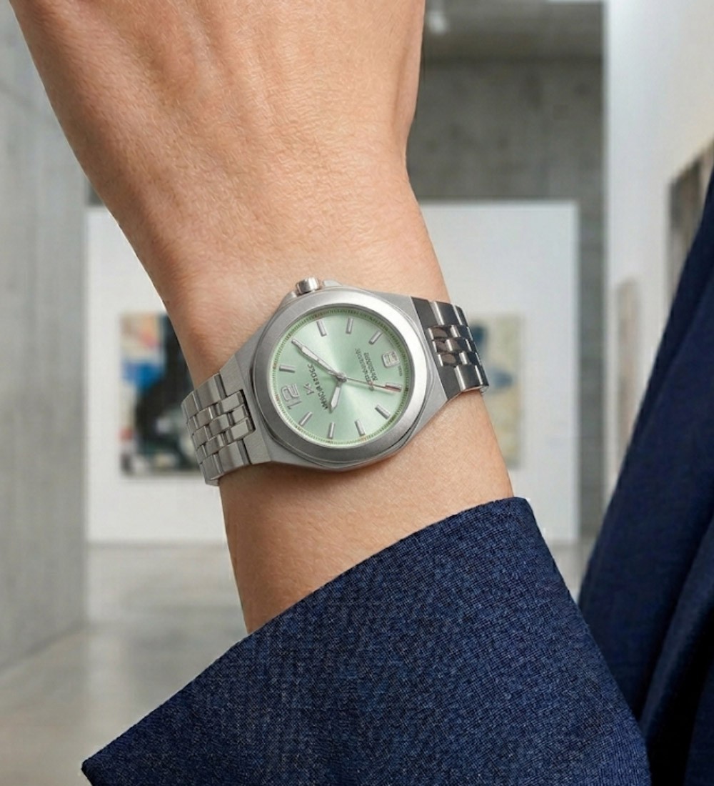 Reloj Mark Maddox para mujer con esfera verde pálida y correa de acero elegante
