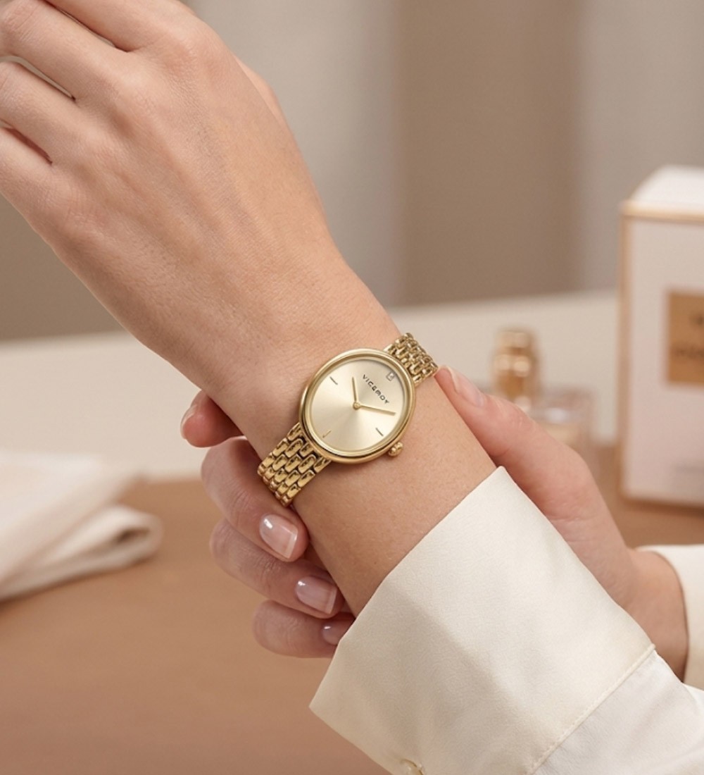 Reloj Viceroy oval dorado para mujer con pulsera metálica elegante y esfera minimalista