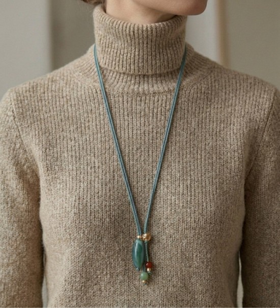 Collar largo Viceroy de acero con piedra verde y diseño ajustable moderno para mujer
