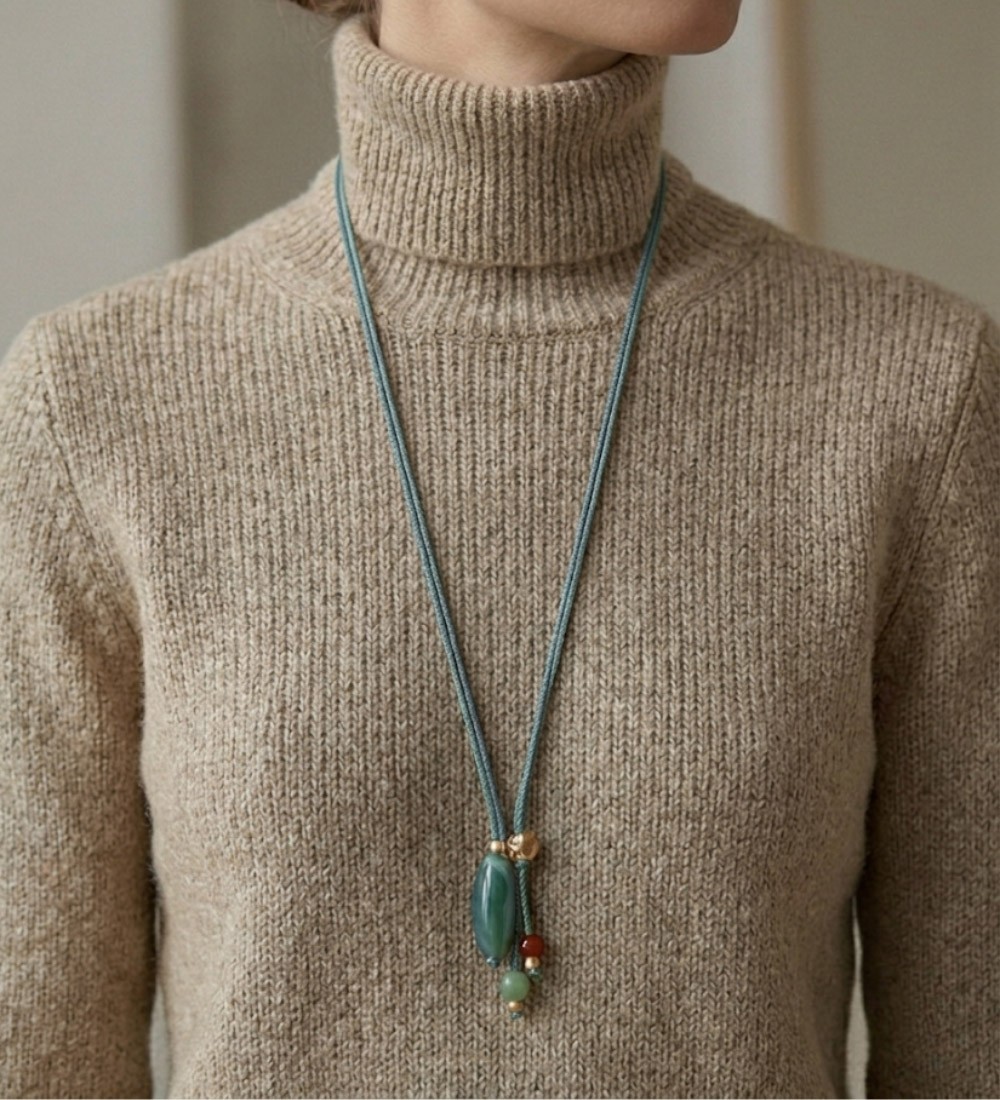 Collar largo Viceroy de acero con piedra verde y diseño ajustable moderno para mujer