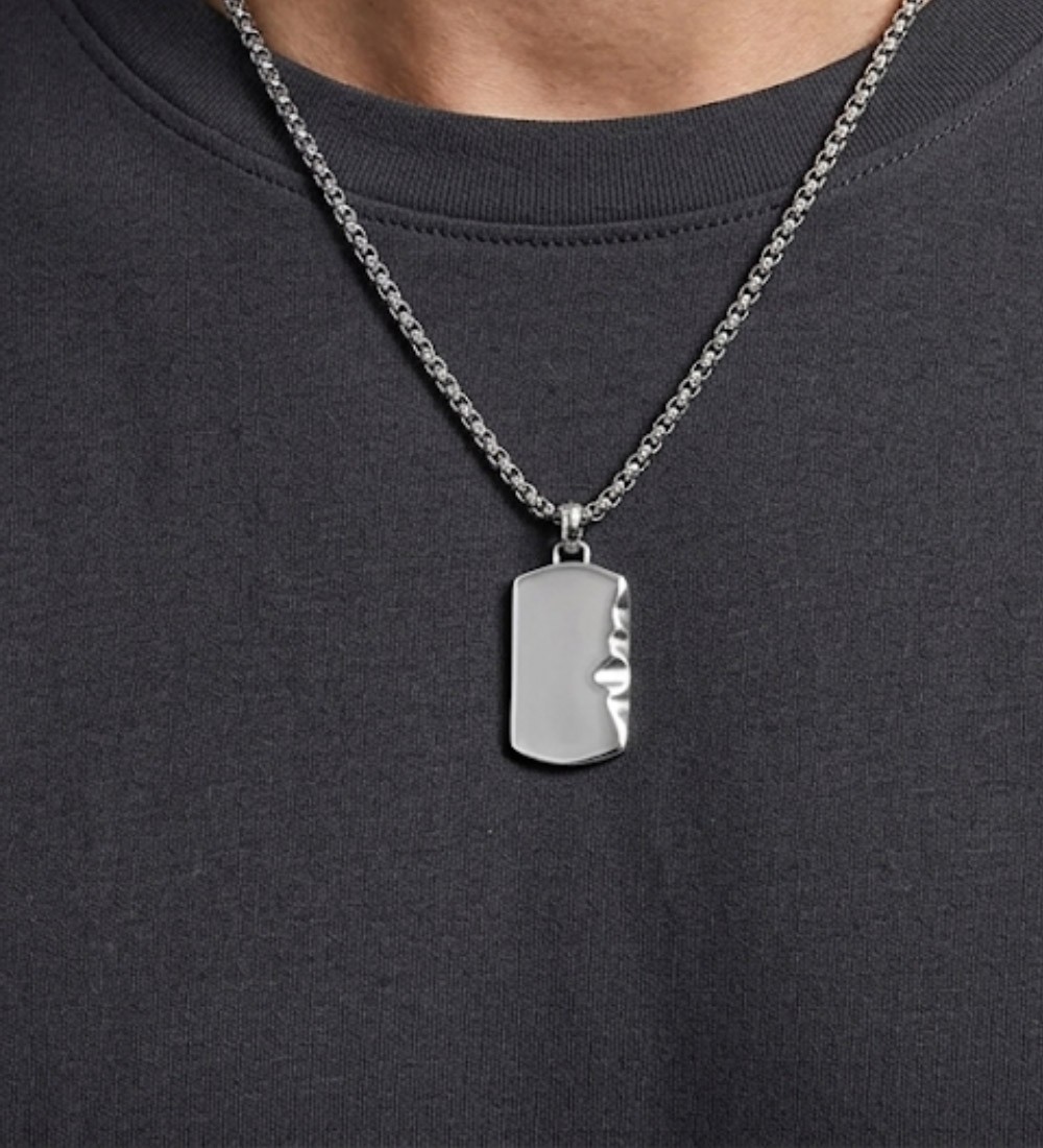 Collar Viceroy para hombre con placa de acero lisa, ideal para grabar un mensaje personalizado.