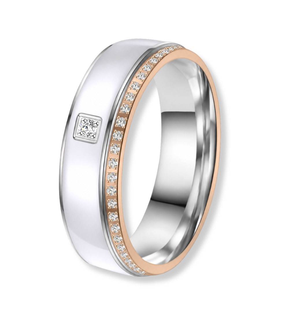Anillo de alianza bicolor en acero con detalle en tono rosa 14k y circonitas brillantes