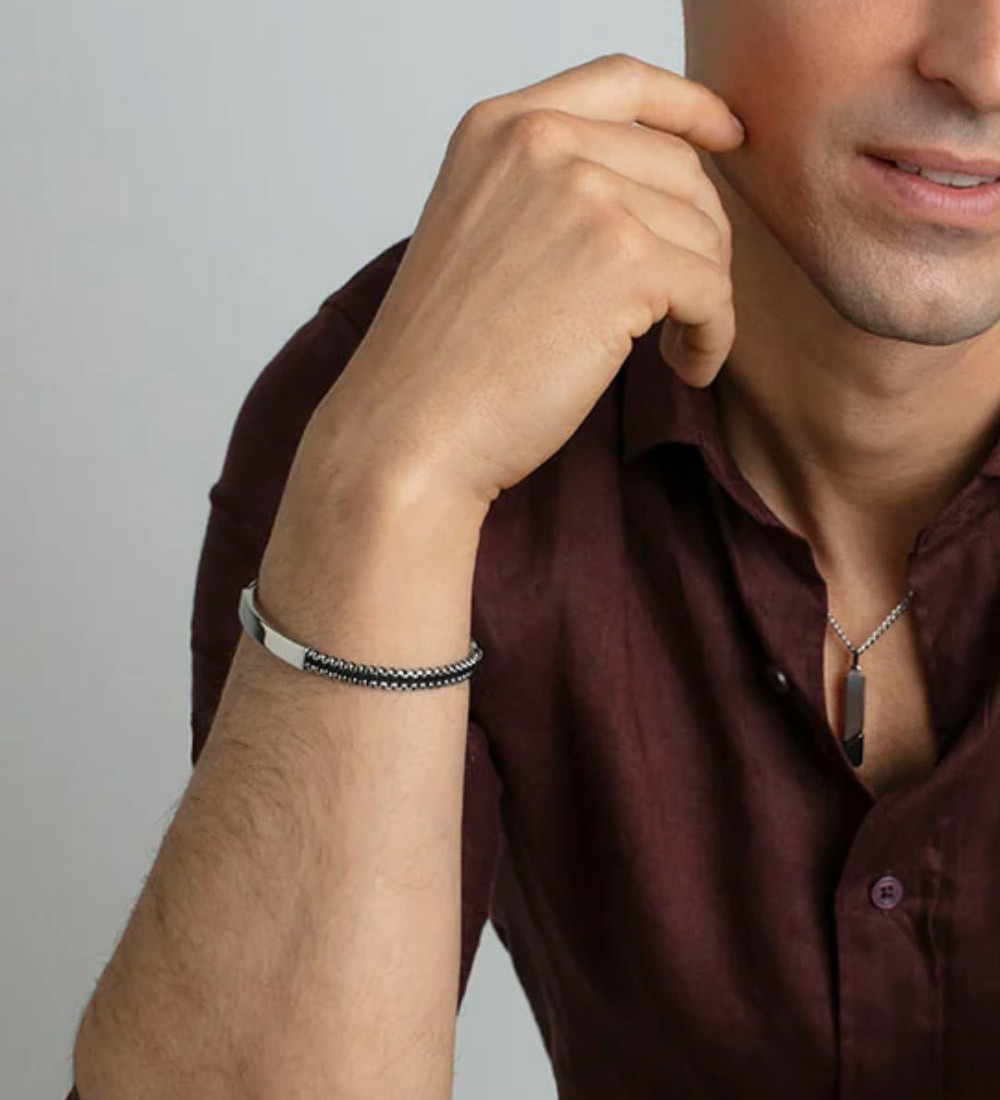 Pulsera Viceroy Jewels para hombre con placa grabable de acero y doble trenzado de nailon negro