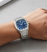 Reloj Lotus para hombre con caja cuadrada de acero, esfera azul y cadena metálica ref. 19047/2