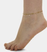 Tobillera de acero dorado con colgantes de circonitas brillantes y diseño elegante para mujer.