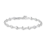 Tobillera de acero inoxidable con pequeños corazones brillantes, un complemento femenino y elegante para cualquier ocasión.